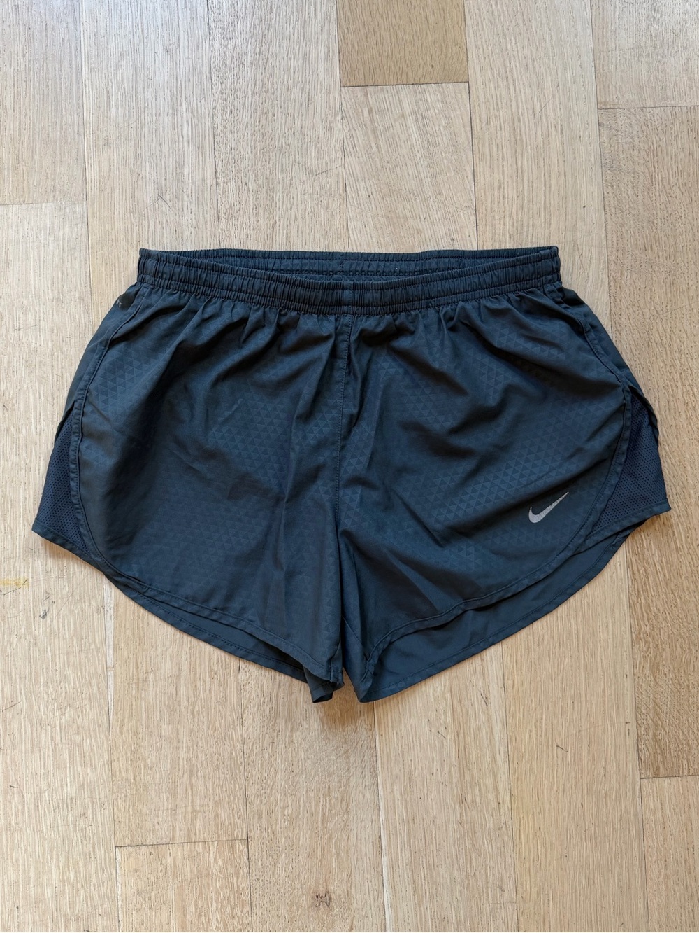 Nike Running Tempo Dry-Fit Shorts - dark grey - small